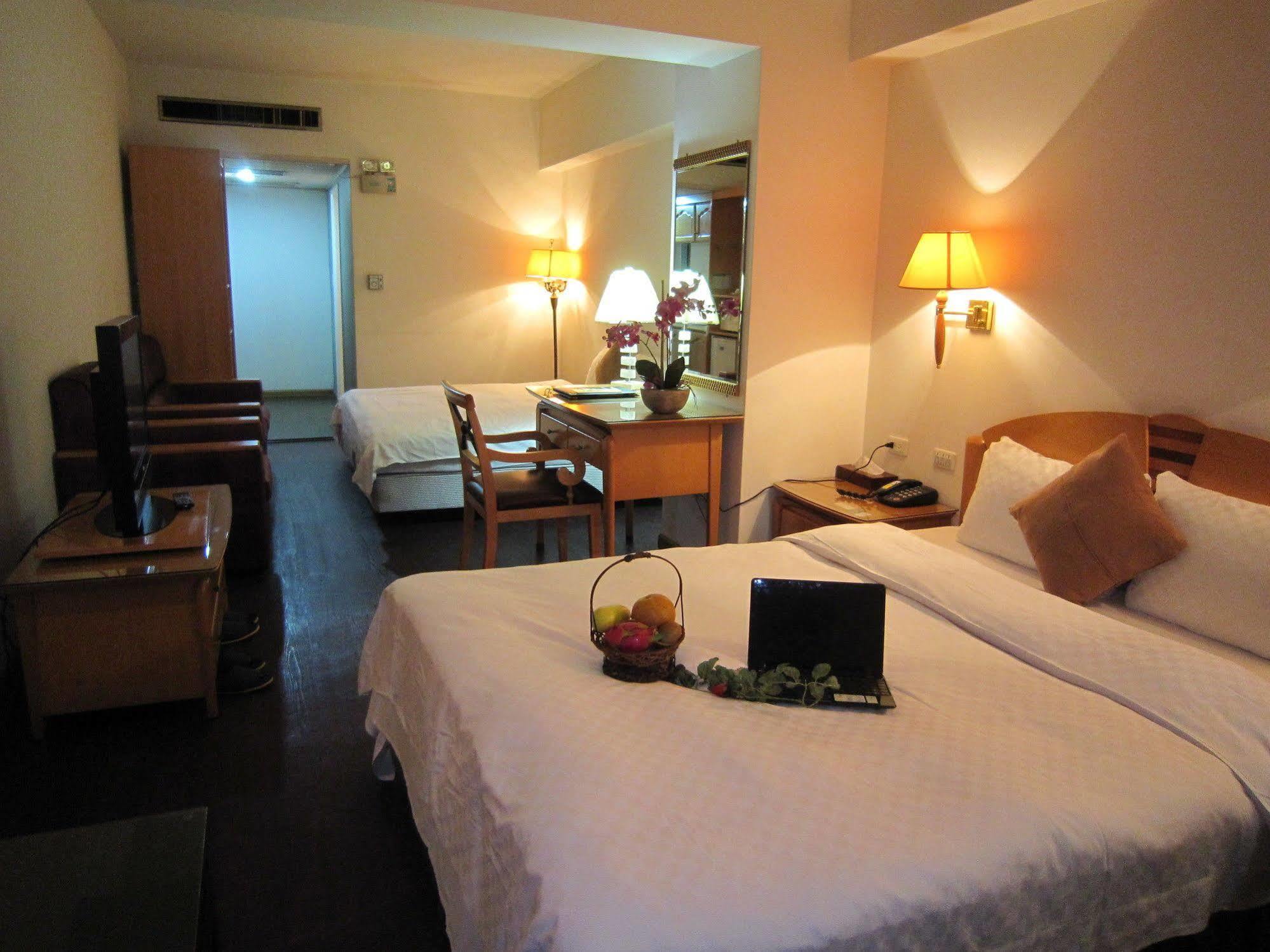 Berkeley Business Hotel Zhongzheng Χσιντσού Εξωτερικό φωτογραφία