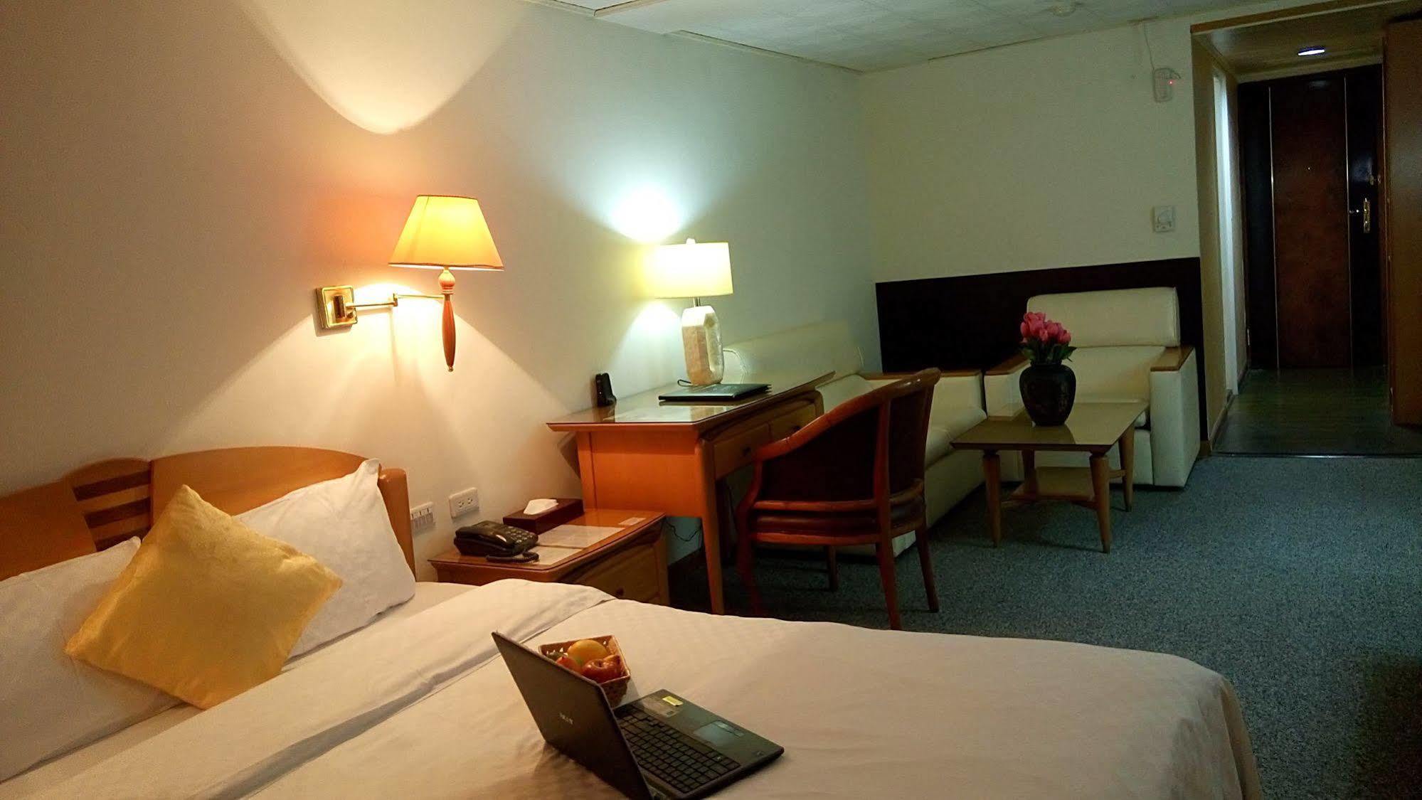Berkeley Business Hotel Zhongzheng Χσιντσού Εξωτερικό φωτογραφία